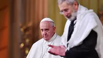 Papa Francisco visita la sinagoga de Roma. Foto: AFP.