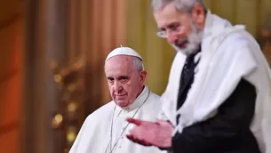 Papa Francisco visita la sinagoga de Roma. Foto: AFP.