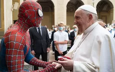 Papa Francisco recibe la inesperada visita de Spiderman en el Vaticano - Noticias de papa-tres