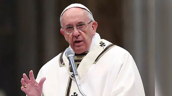 El papa ofició hoy la primera misa del año en la basílica de San Pedro. Foto: Radio Onda Azul El papa ofició hoy la primera misa del año en la basílica de San Pedro. Foto: Radio Onda Azul