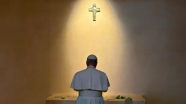 León XIV en Santa María la Mayor reza ante la tumba del Papa Francisco - Foto: News Vatican