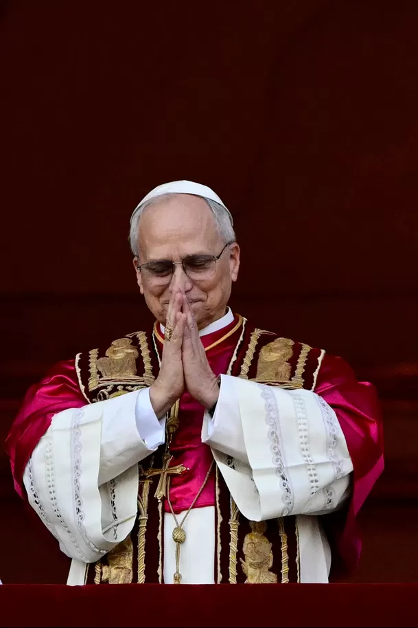 El 267º pontífice de la Iglesia católica también tiene la nacionalidad de Perú, donde ejerció de misionero y de arzobispo emérito de Chiclayo / AFP El 267º pontífice de la Iglesia católica también tiene la nacionalidad de Perú, donde ejerció de misionero y de arzobispo emérito de Chiclayo / AFP
