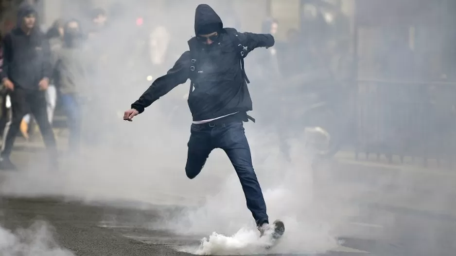 Desfiles en París por el 1 de mayo terminaron en disturbios. Foto: AFP