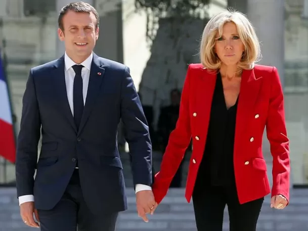 El gesto de Brigitte hacia Macron fue captado al arribar a Vietnam y el video se volvió viral. Foto: Canal N El gesto de Brigitte hacia Macron fue captado al arribar a Vietnam y el video se volvió viral. Foto: Canal N