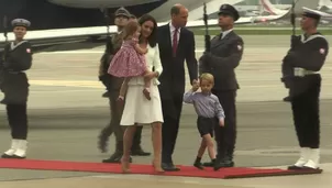 Guillermo y Catalina le darán un sexto bisnieto a Isabel II. Video: AFP