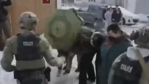 El ICE mató a una mujer durante una redada migratoria en EE. UU. El DHS la acusa de terrorismo. El hecho está bajo investigación. Video: Canal N