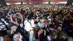 Reino Unido: Concierto-test congregó a 5000 personas sin mascarilla en Inglaterra. Foto: AFP