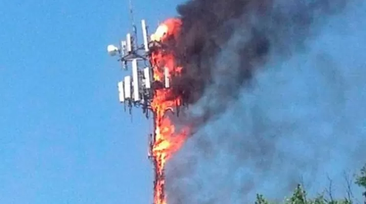 Reino Unido: Hombre en Inglaterra incendia antena de internet 5G al creer que propagaba el coronavirus. Foto: Telefé Reino Unido: Hombre en Inglaterra incendia antena de internet 5G al creer que propagaba el coronavirus. Foto: Telefé