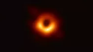 Revelan la primera imagen de un agujero negro captada por el Event Horizon Telescope