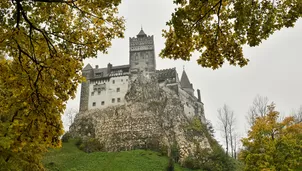 Rumania: Castillo de Drácula se convirtió en centro de vacunación contra la COVID-19. Foto referencial: AFP