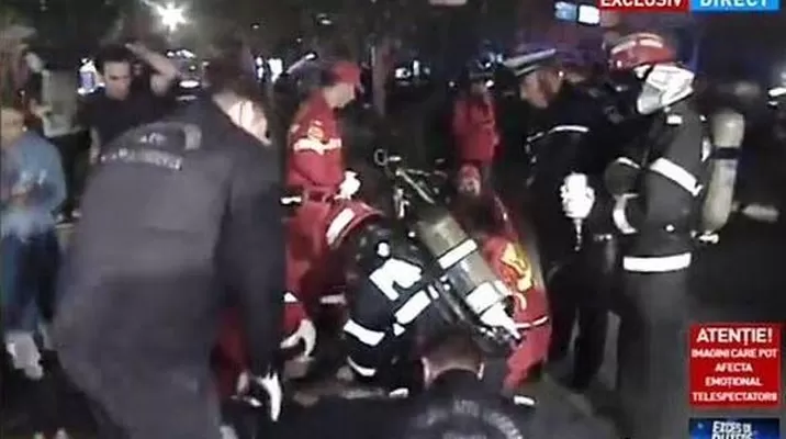 Incendio en discoteca de Bucarest deja varios muertos. Captura: Televisión rumana Incendio en discoteca de Bucarest deja varios muertos. Captura: Televisión rumana