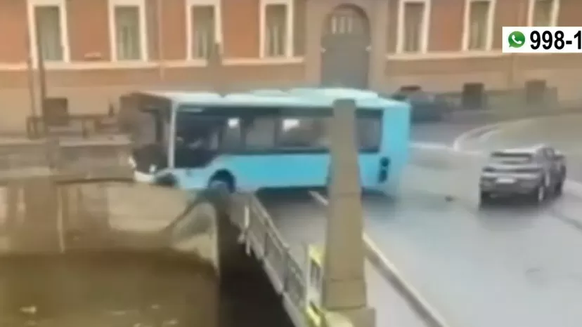 Rusia: Bus cayó a río y dejó varios fallecidos