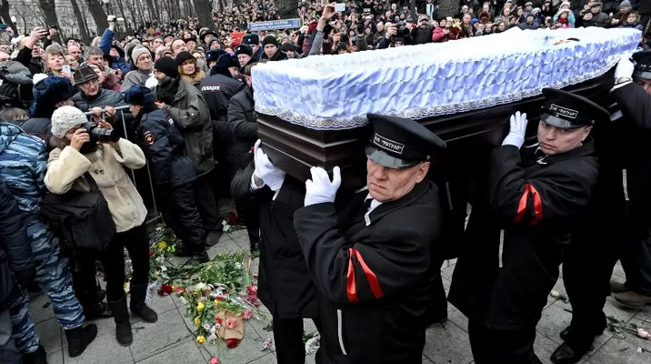Rusia: centenares de personas dan último adiós a líder opositor Nemtsov Rusia: centenares de personas dan último adiós a líder opositor Nemtsov
