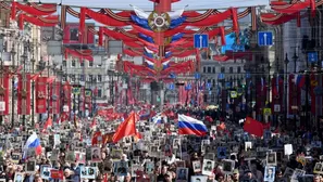 Civiles y militares rusos desfilaron en Moscú en el aniversario 80° de la victoria de la Unión Soviética sobre la Alemania nazi en la Segunda Guerra Mundial. Foto: AFP. Video: Canal N