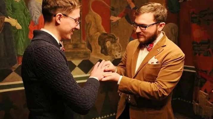Pareja homosexual que logró el registro de su matrimonio en Rusia por accidente. Foto: Pavel Stotsko Pareja homosexual que logró el registro de su matrimonio en Rusia por accidente. Foto: Pavel Stotsko