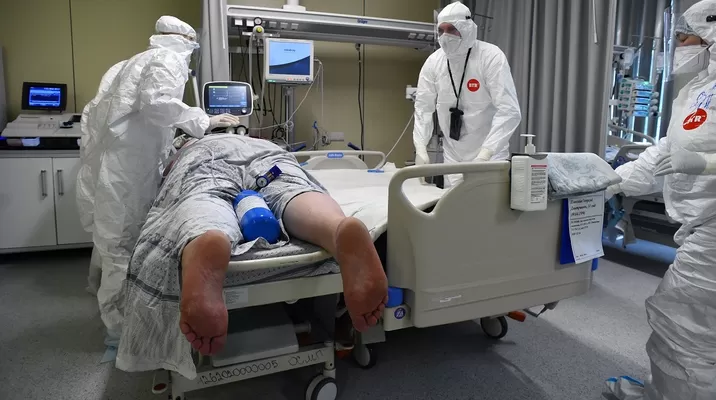 Rusia: Nueve pacientes de COVID-19 mueren por ruptura de un tubo de oxígeno en un hospital. Foto referencial: AFP Rusia: Nueve pacientes de COVID-19 mueren por ruptura de un tubo de oxígeno en un hospital. Foto referencial: AFP