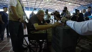 El presidente del TSE, Julio Olivo, prometió brindar los resultados de las elecciones presidenciales en El Salvador durante la noche del domingo. (Foto: EFE)