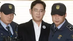 El heredero del imperio Samsung y otros cuatro ejecutivos de la empresa fueron oficialmente inculpados el martes por corrupción en el marco del escándalo político que sacude a Corea del Sur desde hace meses. (Vía: AFP) 