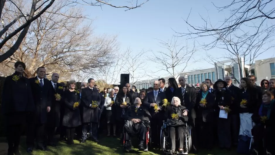 En Camberra se celebr&oacute; un acto de conmemoraci&oacute;n nacional en el que el jefe de gobierno, Tony Abbott, inaugur&oacute; una placa a los muertos, entre los que hab&iacute;a 38 australianos. (V&iacute;a: AFP)