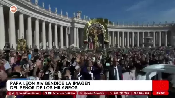 Papa León XIV bendice imagen del Señor de los Milagros en el Vaticano. Foto: América Noticias Papa León XIV bendice imagen del Señor de los Milagros en el Vaticano. Foto: América Noticias