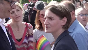 La primera ministra serbia se suma a la Gay Pride de Belgrado. Video: AFP