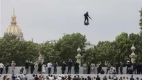 Franky Zapata, un civil francés, campeón del mundo de jet-ski, sorprendió a toda Francia. Foto: AFP/Video: Canal N