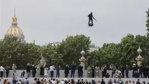 Franky Zapata, un civil francés, campeón del mundo de jet-ski, sorprendió a toda Francia. Foto: AFP/Video: Canal N