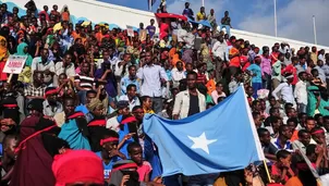 Miles de somalís se manifiestan contra los autores del atentado de Mogadiscio. Foto: AFP