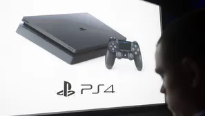 Sony presentó el miércoles en Nueva York dos nuevos modelos de su consola Playstation 4 (PS4), la PS4 Pro adaptada a la televisión de ultra alta definición (4k) y un modelo Slim más compacto. (Vía: AFP)