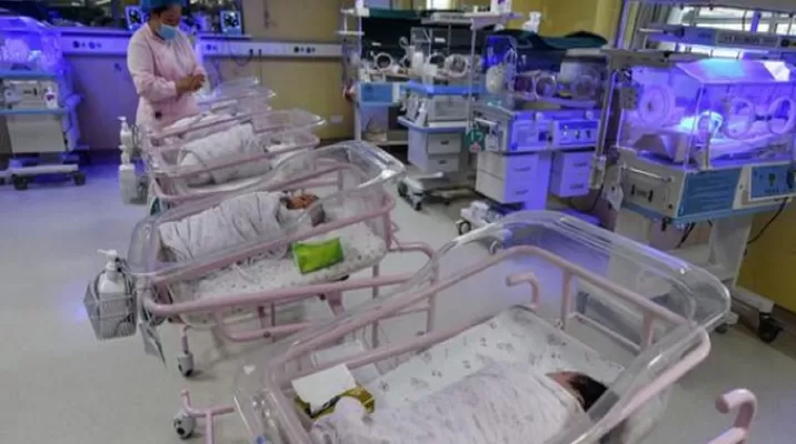 Sudáfrica: Una mujer da a luz a diez bebés, dos más de los que los médicos esperaban. Foto referencial: AFP Sudáfrica: Una mujer da a luz a diez bebés, dos más de los que los médicos esperaban. Foto referencial: AFP