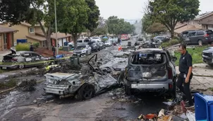 Más de diez viviendas resultaron dañadas y varios coches quedaron calcinados / AFP