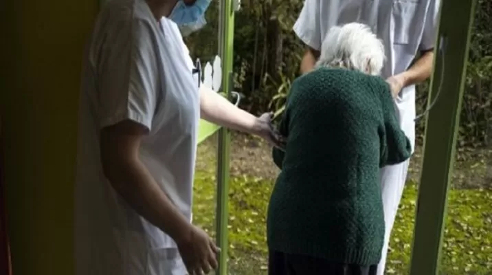 Turquía: Una mujer de 105 años supera el coronavirus en solo 5 días. Foto: AFP referencial Turquía: Una mujer de 105 años supera el coronavirus en solo 5 días. Foto: AFP referencial