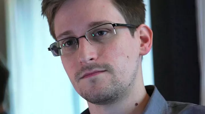 Edward Snowden. (Vía: YouTube) Edward Snowden. (Vía: YouTube)