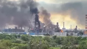 Ucrania lanzó su mayor ataque con drones contra Moscú en dos años, afectando la refinería MNPZ y cerrando aeropuertos. Volodimir Zelenski advirtió: "Si Ucrania arde, su Moscú también arderá". Video: Canal N