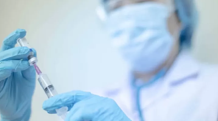 Universidad de Oxford seguirá con pruebas de su vacuna contra la COVID-19 pese a la muerte de un voluntario en Brasil. Foto: iStock referencial Universidad de Oxford seguirá con pruebas de su vacuna contra la COVID-19 pese a la muerte de un voluntario en Brasil. Foto: iStock referencial