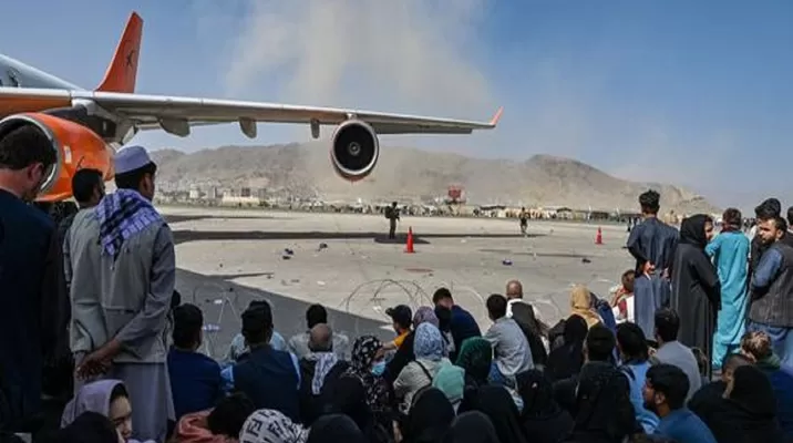 Uzbekistán afirma que "forzó el aterrizaje" de 46 aeronaves afganas que ingresaron en su espacio aéreo. Foto referencial: AFP Uzbekistán afirma que "forzó el aterrizaje" de 46 aeronaves afganas que ingresaron en su espacio aéreo. Foto referencial: AFP