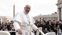 Las imágenes del papa Francisco mientras se aparta cuando los fieles tratan de besar su anillo en el santuario de Loreto, al norte de Italia, generó muchos interrogantes entre los católicos. Foto: EFE/referencial