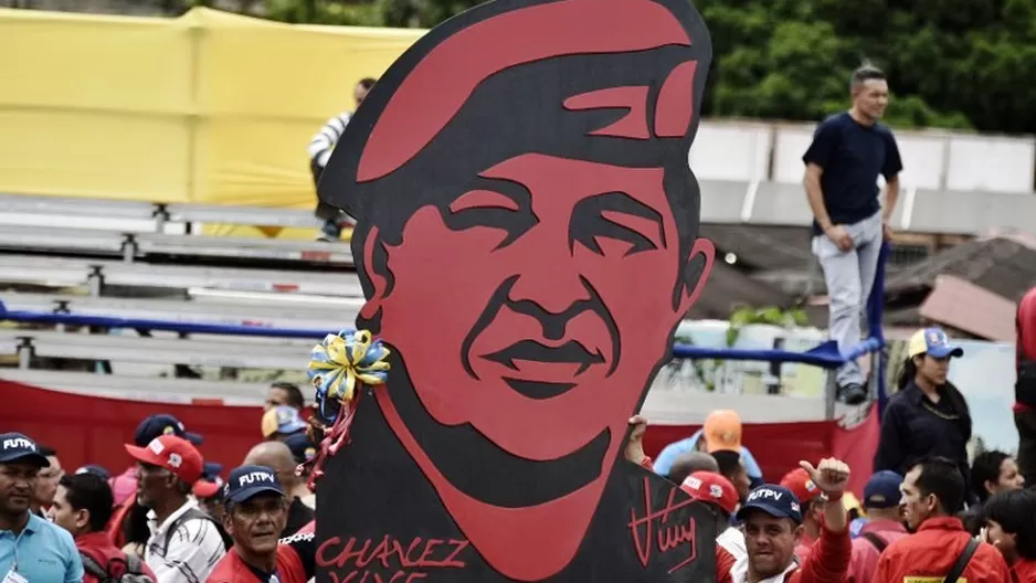 Derribaron estatua de Hugo Chávez en Zulia, Venezuela. Foto: AFP