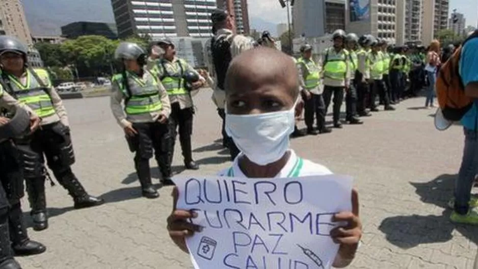 Oliver Sánchez conmovió a la comunidad internacional por la publicación de esta fotografía. (Vía: Twitter)