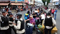 Colombianos regresan a las colas de aduana en la ciudad fronteriza de San Antonio, Estado T&aacute;chira, Venezuela. (V&iacute;a: AFP)