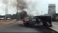 Cami&oacute;n que lo arroll&oacute; fue incendiado por manifestantes. Foto: Runrunes.es