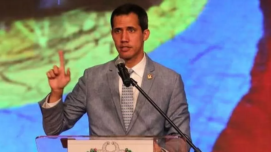 &quot;Cumpliendo con nuestras competencias, hoy entregamos el primer cargamento de insumos de la ayuda humanitaria a la Asociaci&oacute;n de Centros de Salud (ASSOVEC)&quot;, dijo Guaid&oacute;. (Foto: EFE)