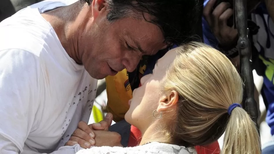 Leopoldo López con Lilian Tintori, antes de ser arrestado. Foto: AFP