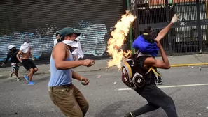 Calles de Caracas se tornaron campo de batalla entre chavistas y opositores. Foto: AFP