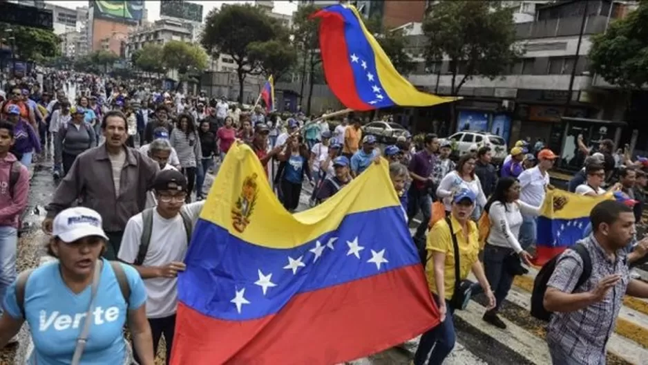 Opositores marcharán este martes en Venezuela para pedir a la Fuerza Armada no bloquear la ayuda humanitaria estadounidense. (Foto: AFP)