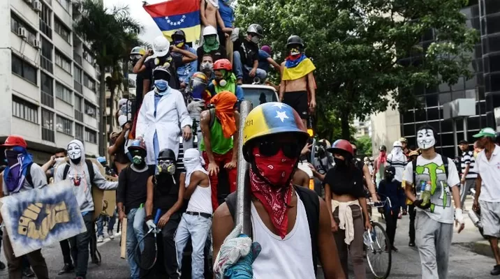 Continúan protestas contra Maduro en Caracas y toda Venezuela. Foto: AFP Continúan protestas contra Maduro en Caracas y toda Venezuela. Foto: AFP