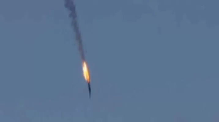 Avión del régimen sirio fue abatido el miércoles por yihadistas en el noroeste del país y su piloto fue capturado. Foto: HABERTURK TV CHANNEL Avión del régimen sirio fue abatido el miércoles por yihadistas en el noroeste del país y su piloto fue capturado. Foto: HABERTURK TV CHANNEL