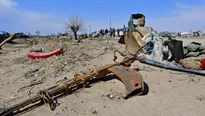 Varios yihadistas de la organización Estado Islámico (EI) que se escondieron en túneles durante la caída de su "califato" en Baghuz (este de Siria) se rindieron este domingo. Foto: AFP