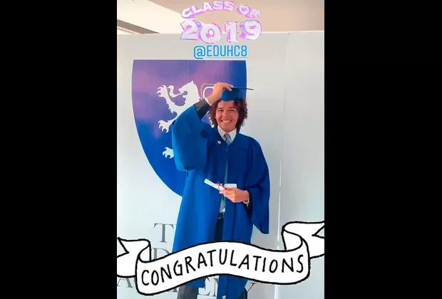 Itatí Cantoral celebró así la graduación de uno de sus mellizos con Lalo Santamarina