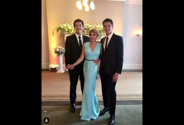 Itatí Cantoral desata comentarios tras posar junto a sus hijos con Lalo Santamarina